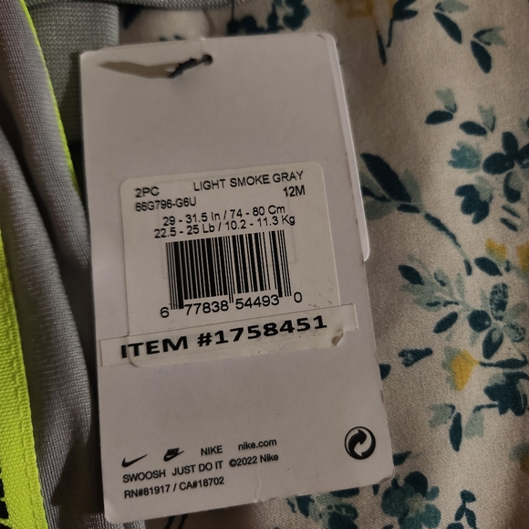 Boys Nike 2 piece set - Picture 3 of 5